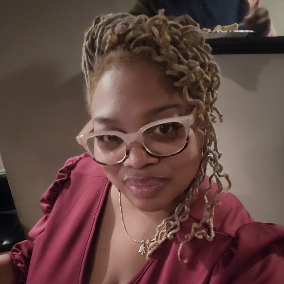 Meet your Posher, Erika - Picture 1 of 1